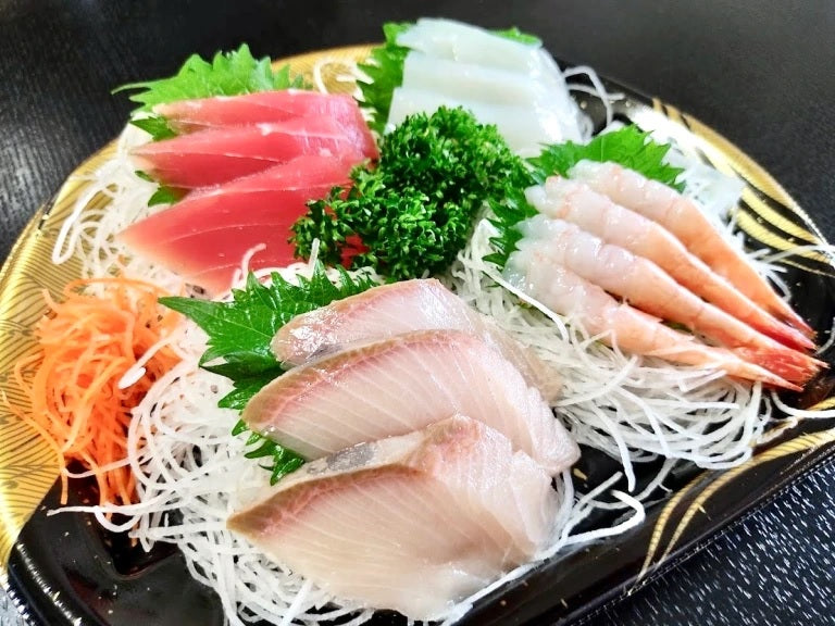 This plastic wrap is supposed to turn supermarket sashimi into great sashimi, but does it work?