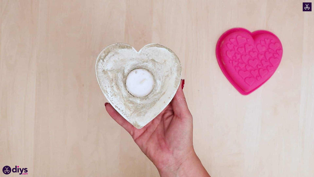 How to Craft a DIY Concrete Heart Candle Holder for Valentine’s Day in 5 Easy Steps